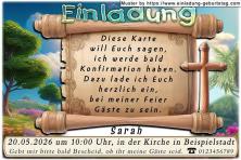 Die originelle Einladung zur Konfirmation - eine Schriftrolle im Holzlook mit einem Holzkreuz an der Seite, auf der sich dein Einladungstext befindet.